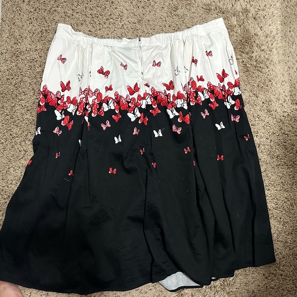 Women’s Torrid Disney Minnie Mouse Bow Print Pleated Skirt Sz 28 - Picture 2 of 5